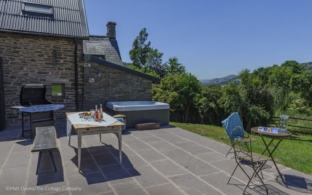 fforest barn hot tub